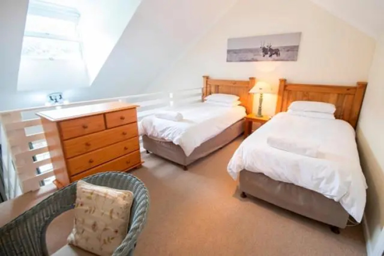 9 River Club Mews