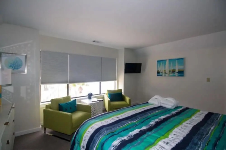 Bright Ocean View Condo Steps From Dining, Golf, Pool, & Beach