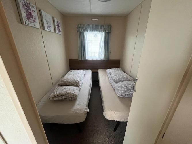 Caravan - Sleeps 6 - Pets Ok - Parking