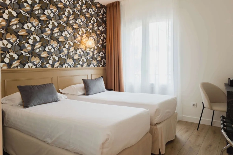 Standard Twin room with balcony