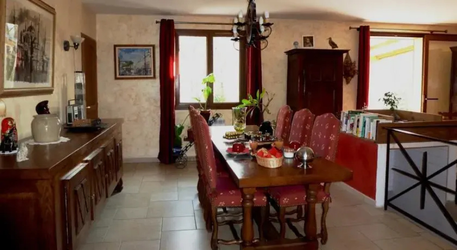 Les Villaris