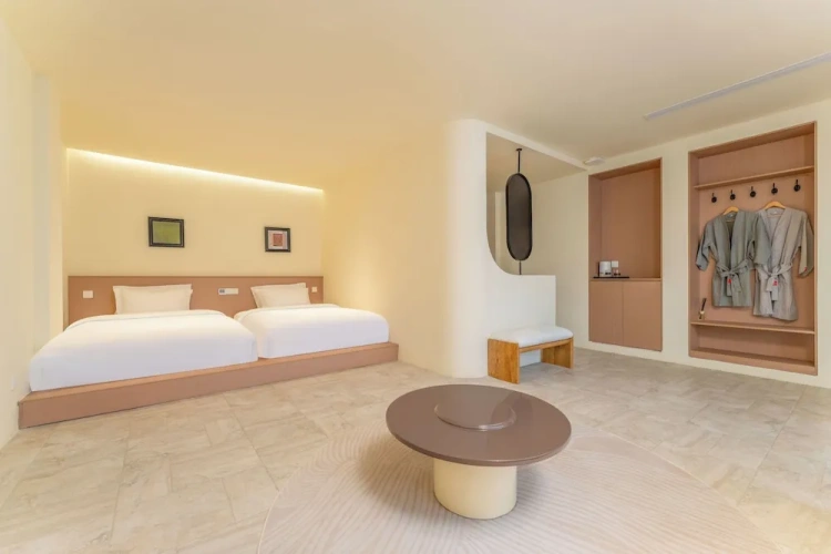 Standard Twin room with garden view