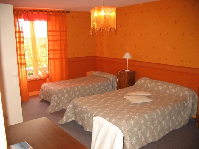 Standard Triple room with garden view