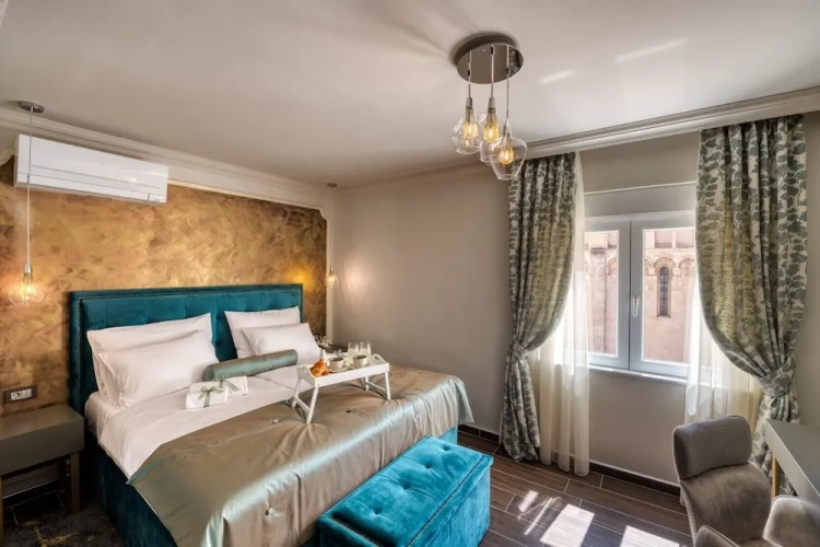 Deluxe Double room with city view