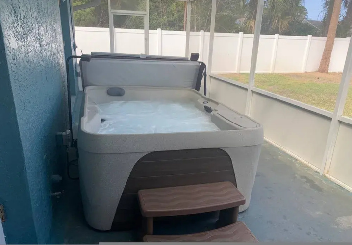 King BED Hottub Palm Coast