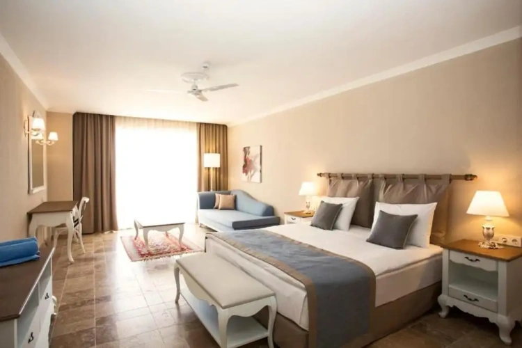 Standard room with partial sea view