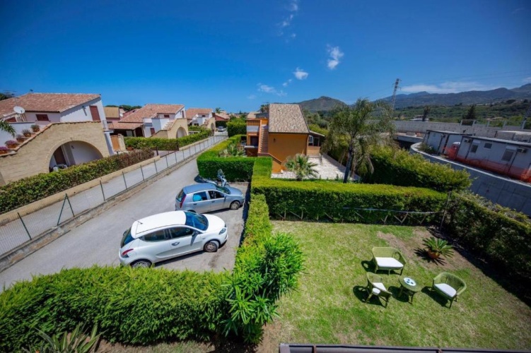2 Bedrooms Villa