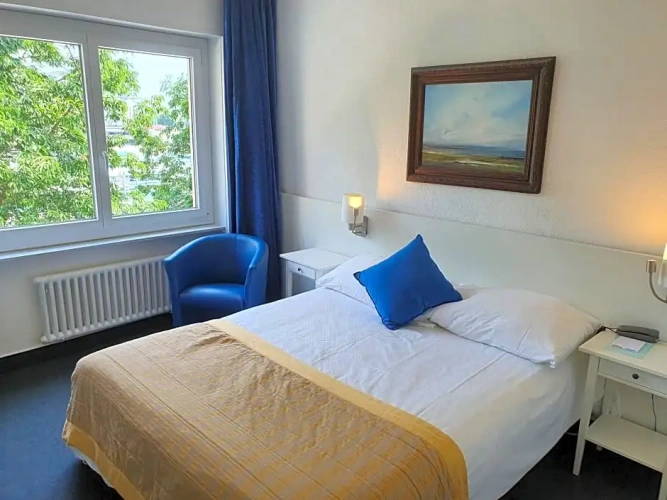 Standard Twin room with harbour view