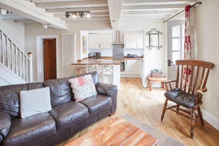 Host Stay Daisy Cottage