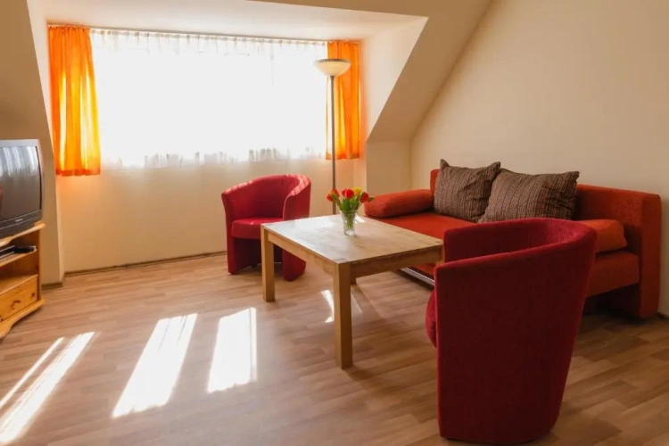 2 Bedrooms Apartment