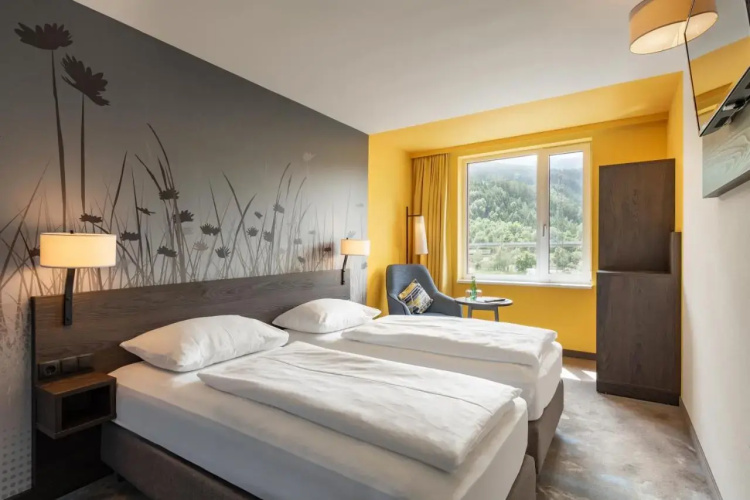 4 Rest Hotel