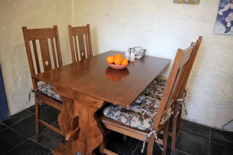 2 Bedrooms Classic Cottage with garden view