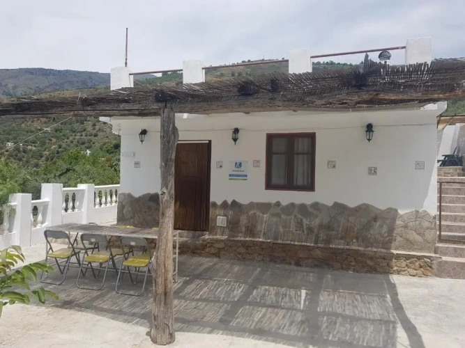 2 Bedrooms Cottage