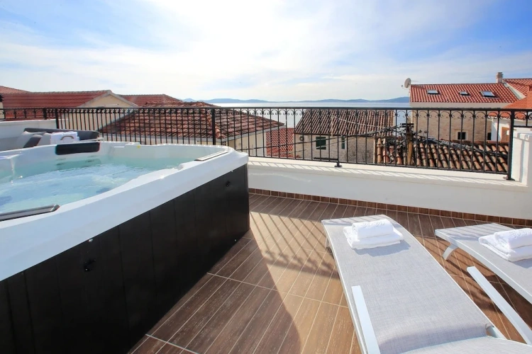 2 Bedrooms Luxury Sextuple Penthouse room with sea view
