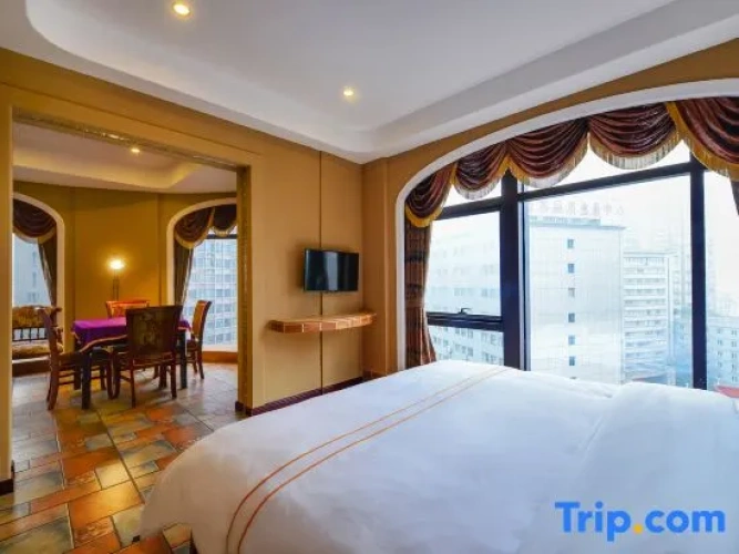 Deluxe Suite