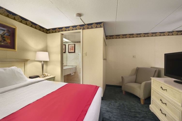 Ramada By Wyndham Trenton photo 6