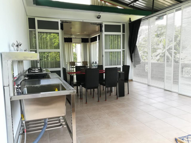 Thilini Tour Inn