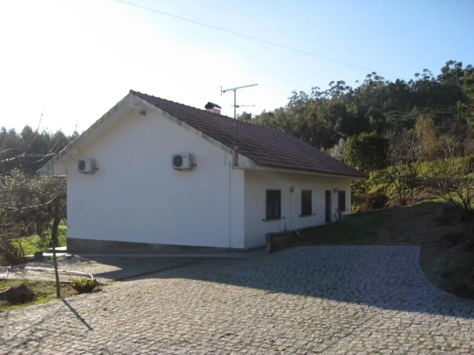 3 Bedrooms Cottage