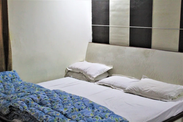 Standard Triple room with city view