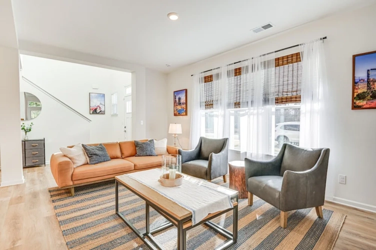 3 Bedrooms Apartment