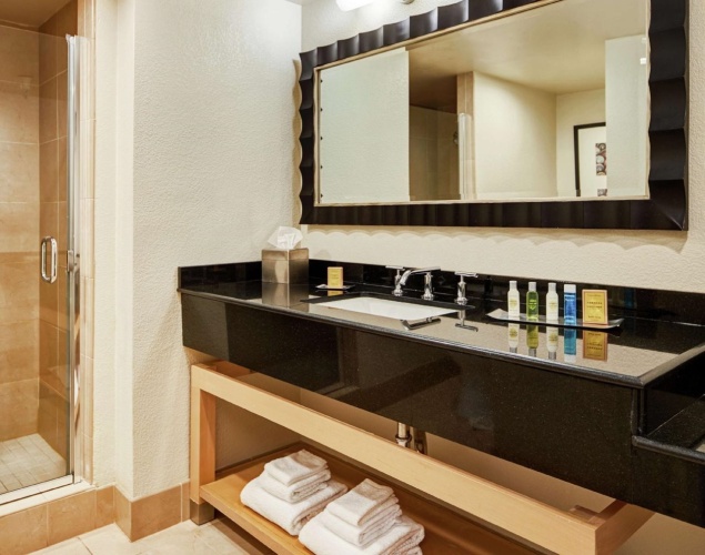 DoubleTree by Hilton Hotel Berkeley Marina photo 8