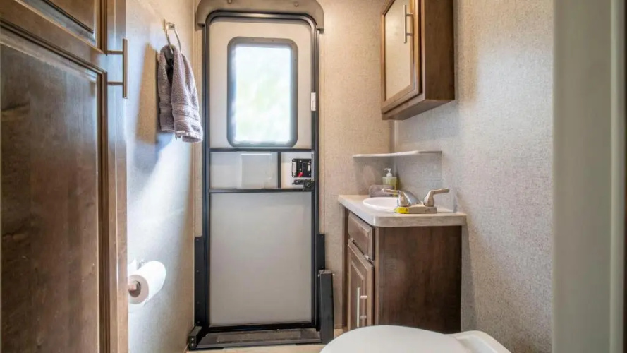 Fully Setup RV for Glamping OK64