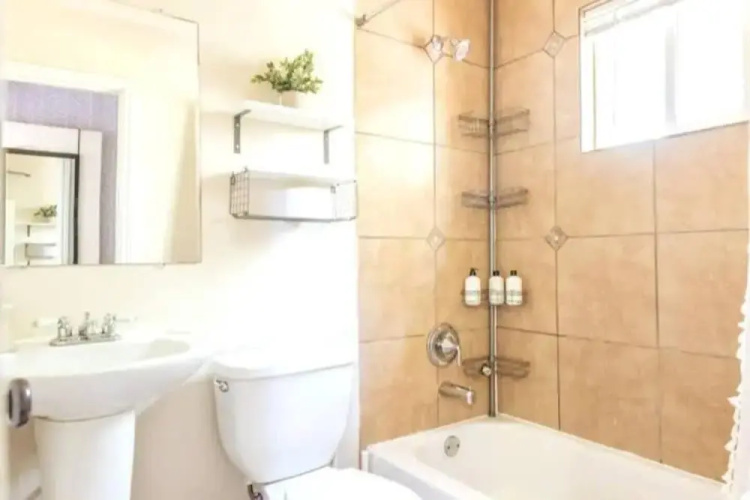 Entire Guesthouse in Southeast Austin