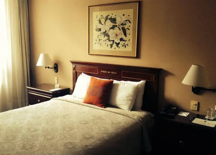 La Colina Suites