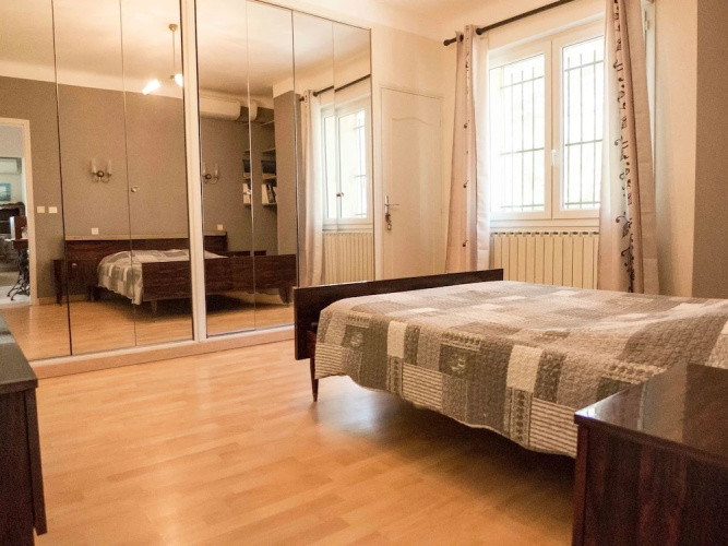Attractive Villa in Roquemaure With Swimming Pool