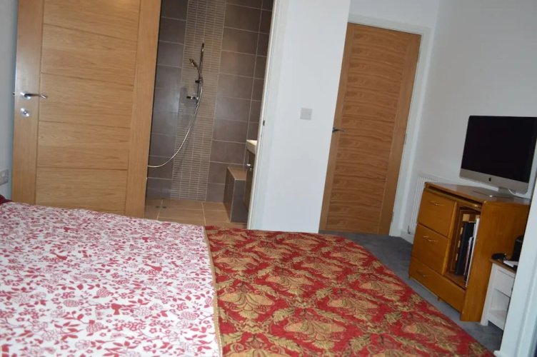 2 Bedroom Ground Floor Flat With Garden