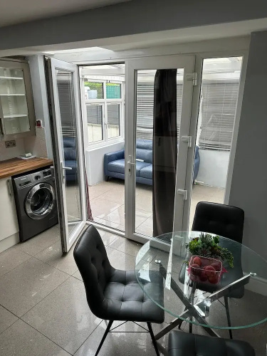 Cozy Manchester House - Stay With Host Onsite