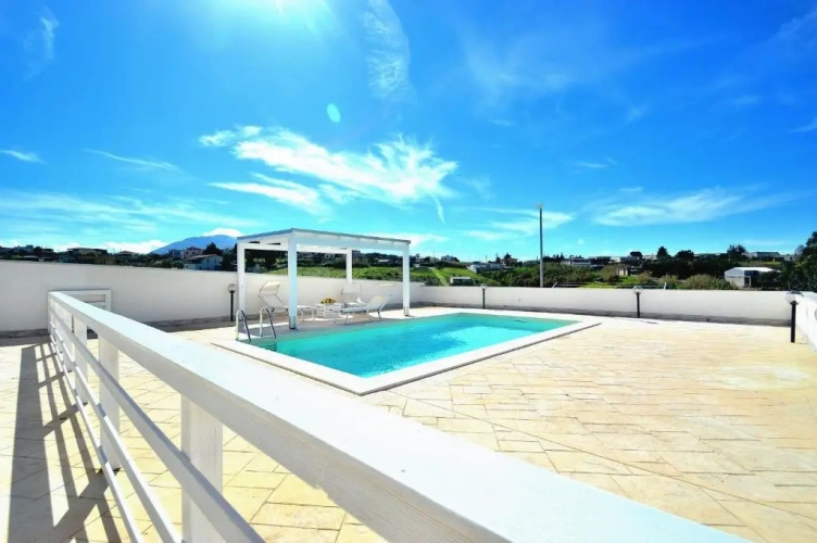 3 Bedrooms Villa