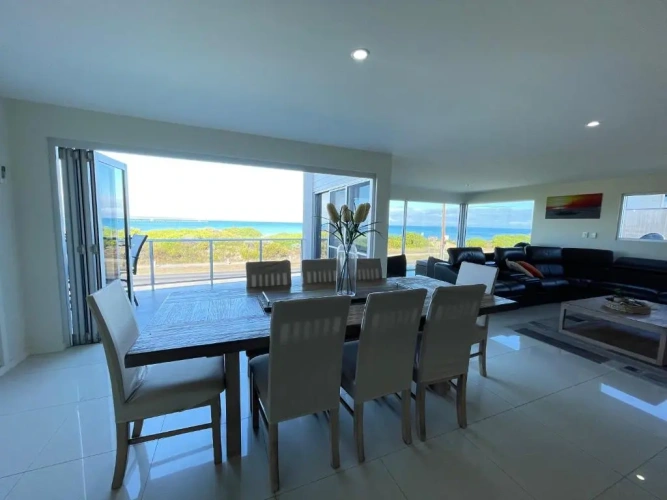 4 Bedrooms Cottage