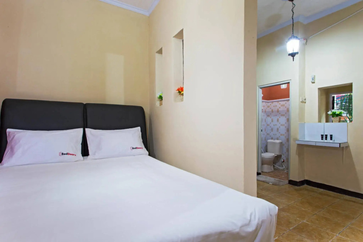 RedDoorz Pesanggrahan