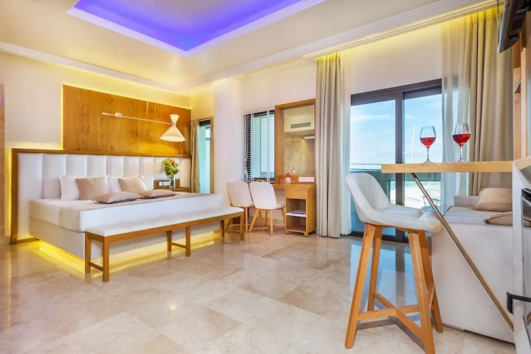 Suite with balcony and with sea view