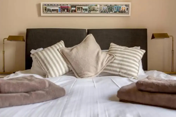 Central 2 Bedroom Flat With Castle View Sleeps 4