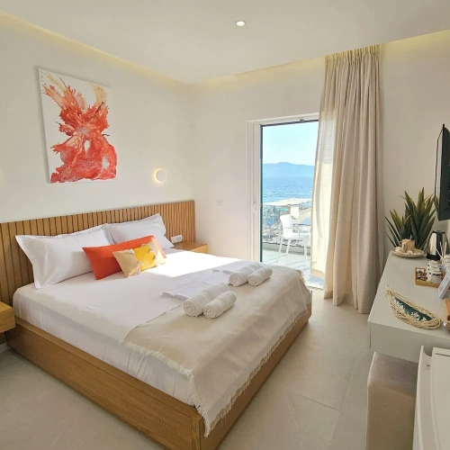 Deluxe Triple room with balcony and with sea view