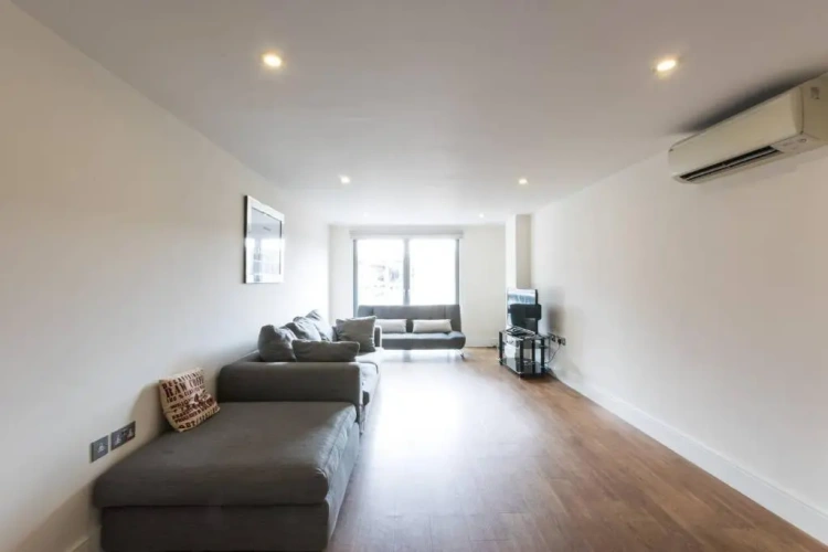 3 Bedrooms Apartment