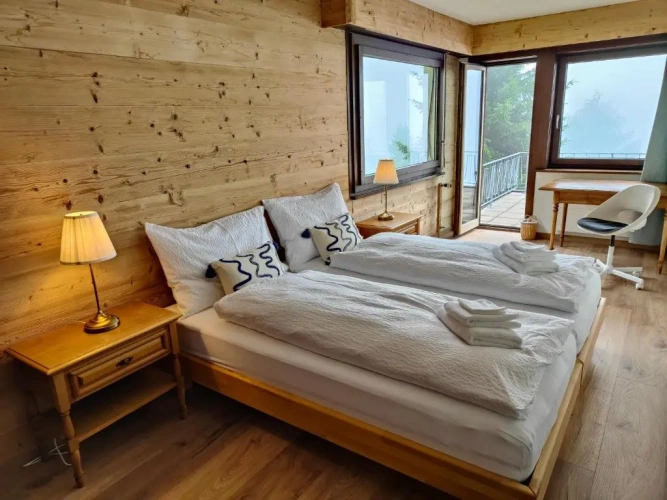 Deluxe room with balcony and with lake view