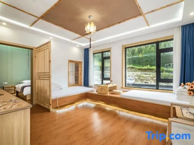 Deluxe Family Suite