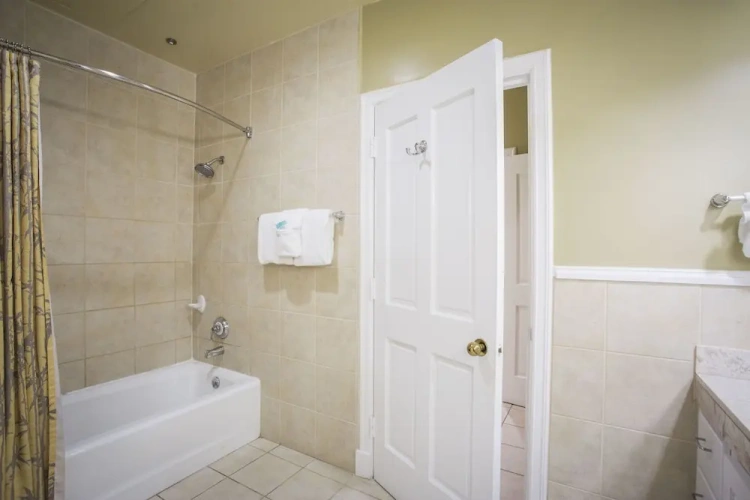 Deluxe Quadruple Suite