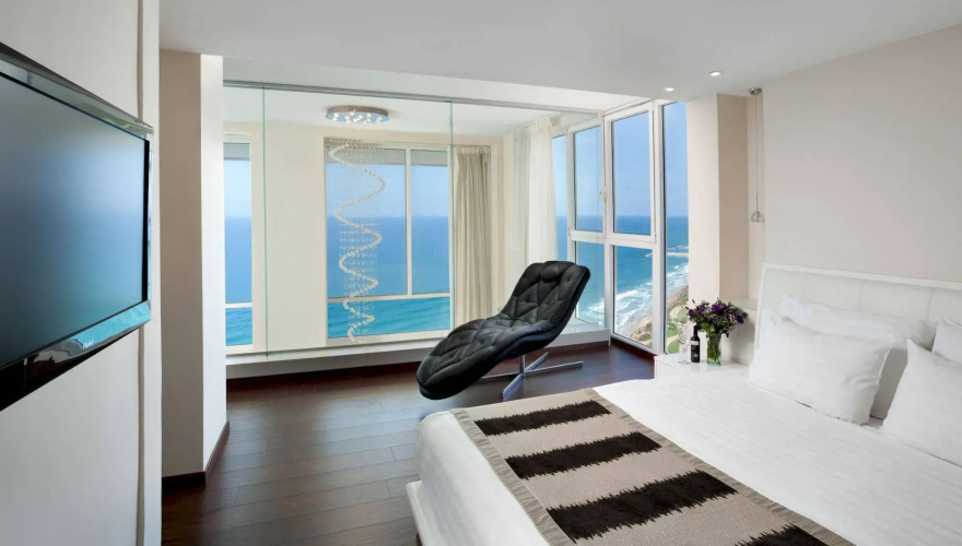 Island Luxurious Suites Hotel
