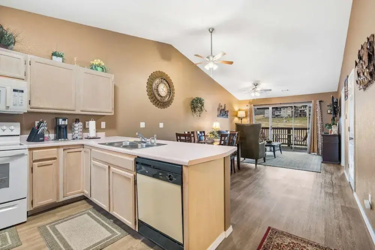 Stunning Water View Pet Friendly, Indoor Pool