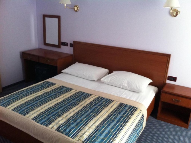 1 Bedroom Double Suite with partial sea view