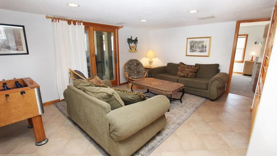 Flip Flops and Pop Tops - 7 Br Home