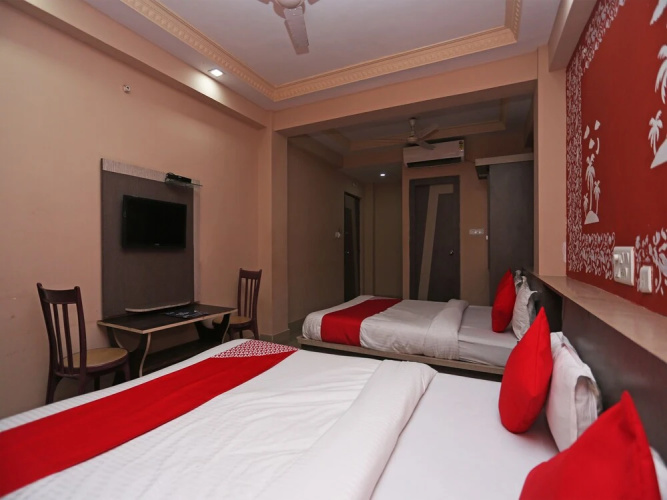 OYO 28314 Hotel Larica