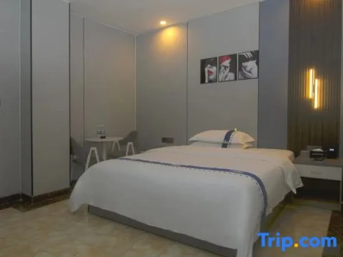 Standard Triple room with view