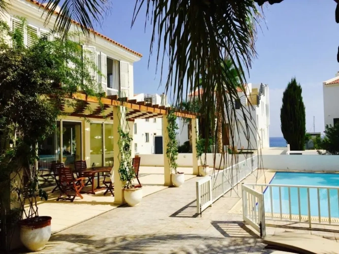3 Bedrooms Villa
