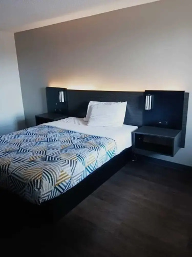 Hotel 465 by Regency Inn & Suites
