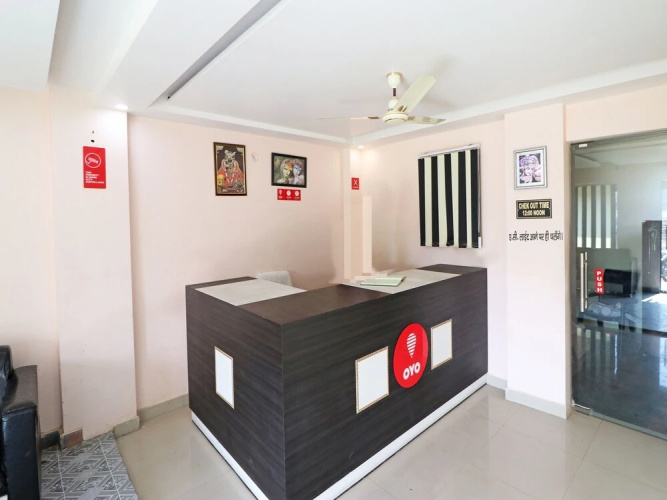 OYO 11572 Hotel Radha Regent